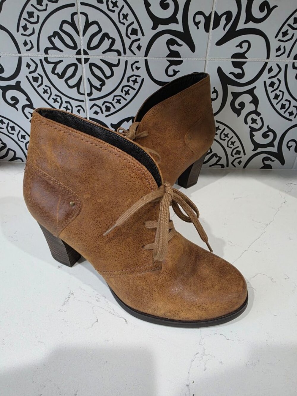 Clarks Women’s 9.5 M Brown Leather Lace Up Ankle Boots Block Heel